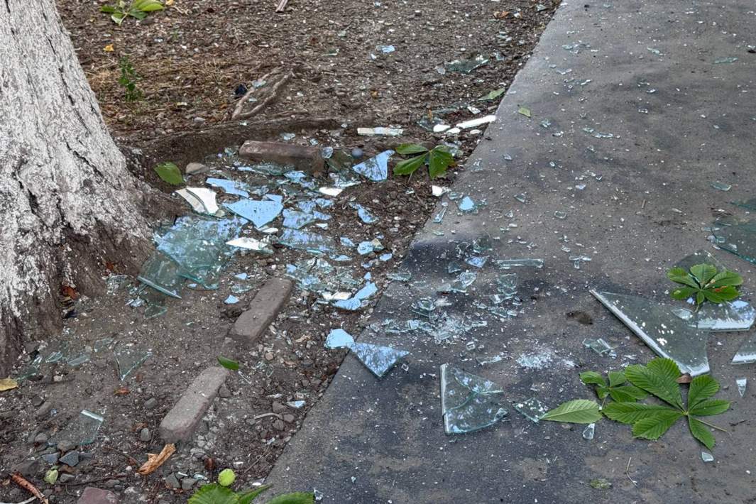 Разбитое стекло от БПЛА