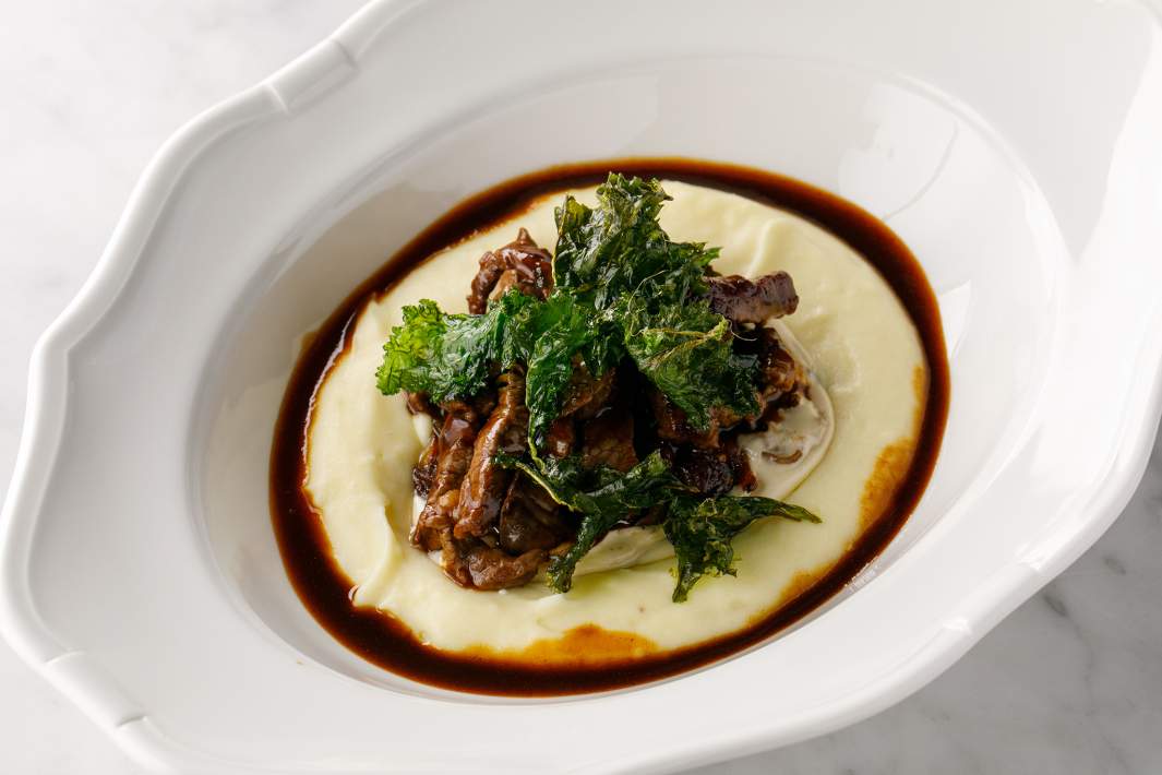 Бефстроганов из мраморной вырезки с белыми грибами