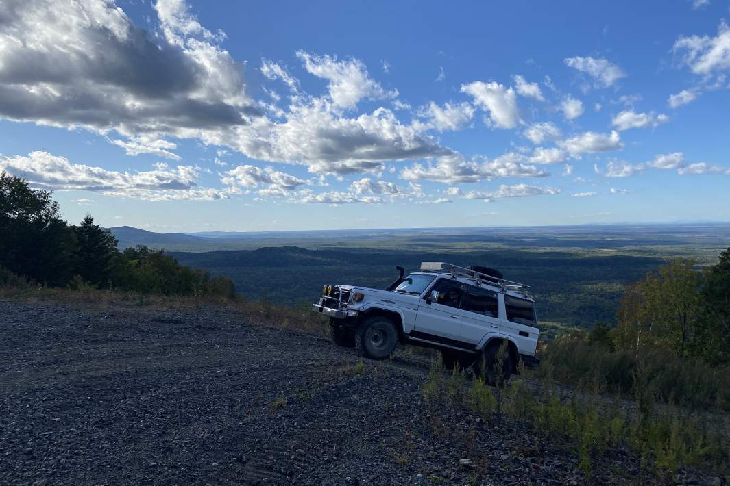 На вершине горнолыжного склона в Большом Хехцире