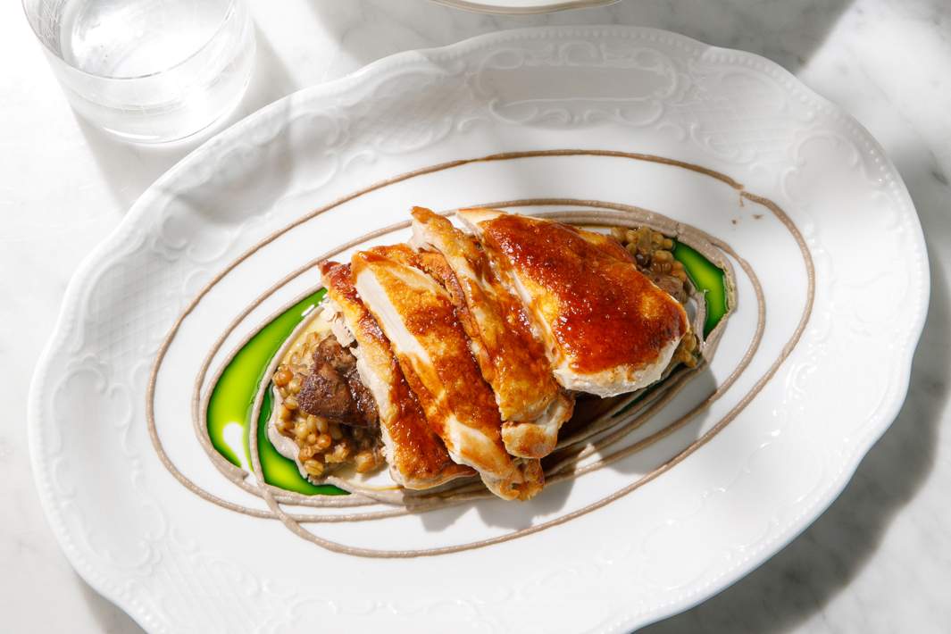 Цыпленок с полбой и белыми грибами