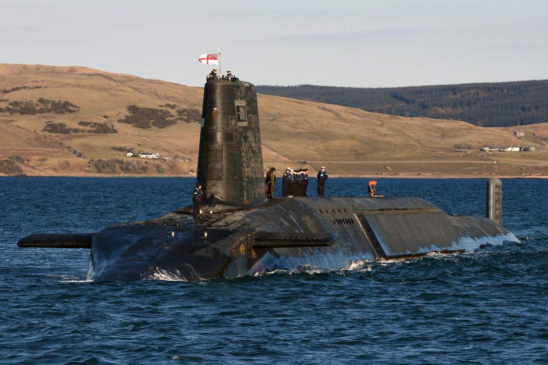 Британская атомная стратегическая подводная лодка «Викториос» на военно-морской базе Фаслейн в Шотландии