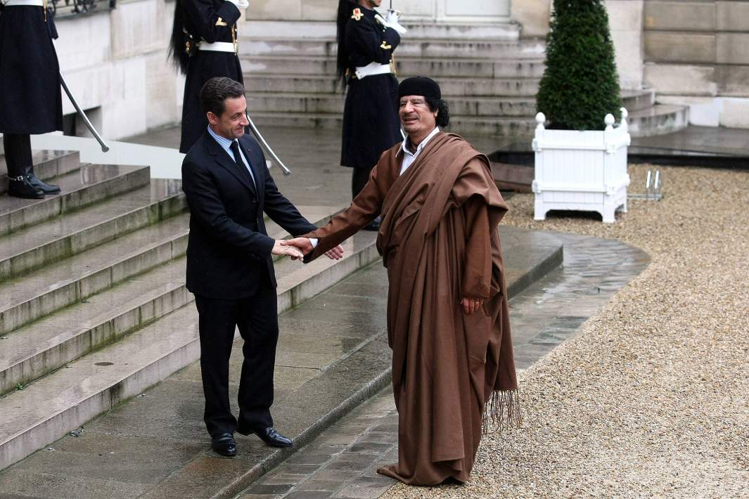 Николя Саркози и Муаммар Каддафи