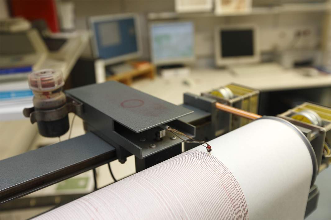 Сейсмограф