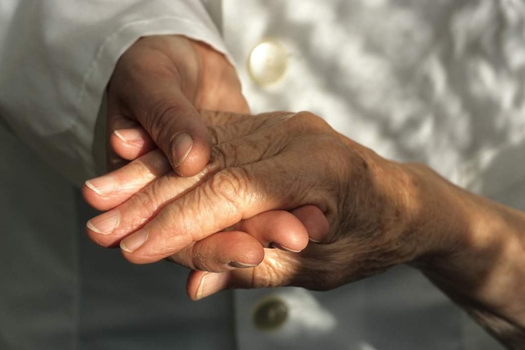 Пожилые руки 
