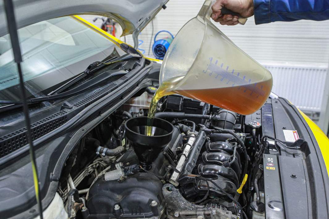 Замена масла в автомобиле 