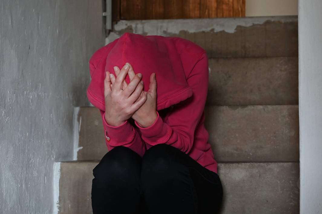 Женщина стыдится 