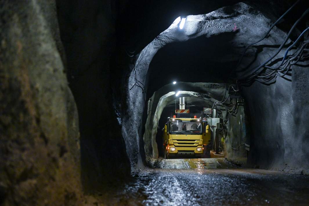 Добыча руды в шахте 