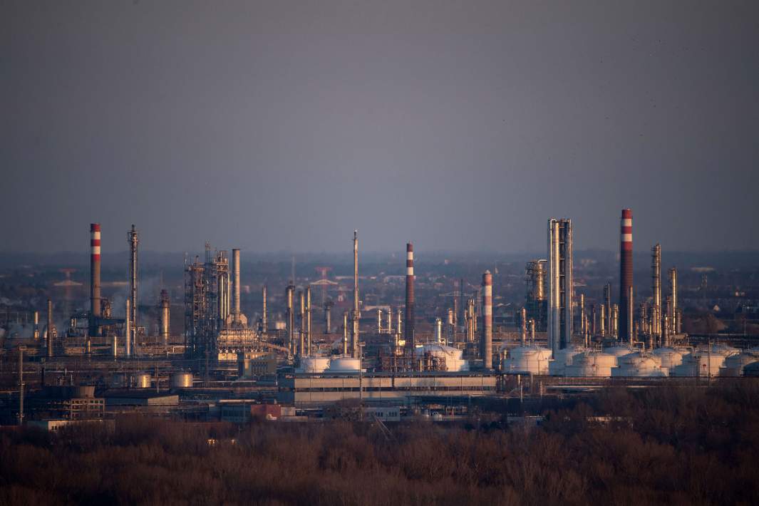 Нефтезавод 