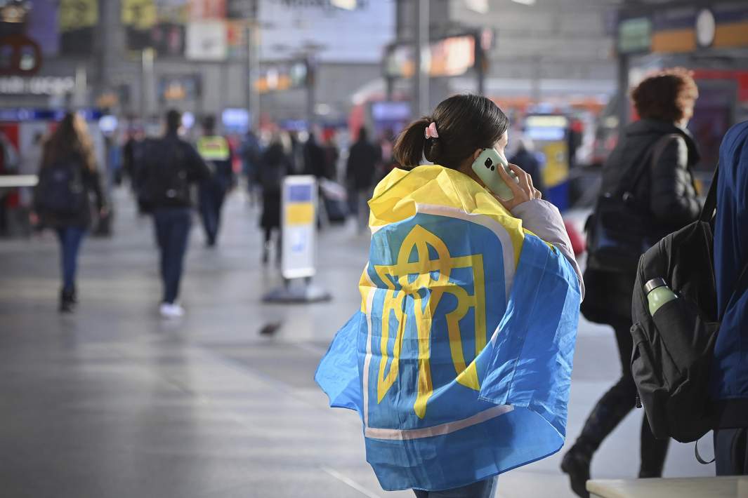 Украинские беженцы на вокзале 