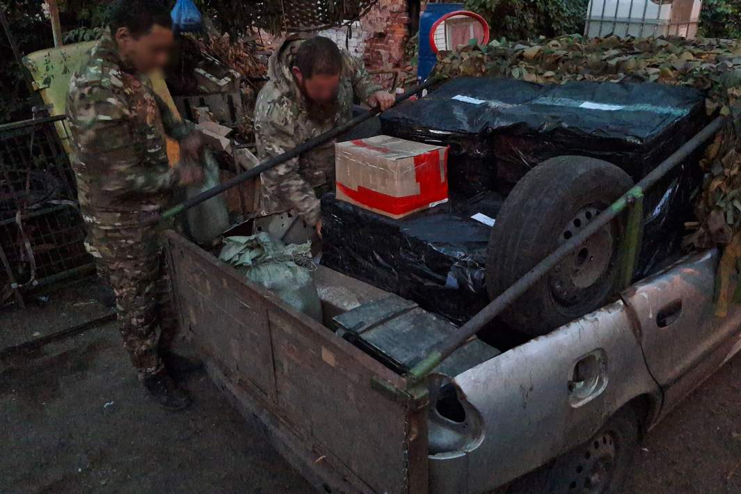 Загрузка машины подвоза 