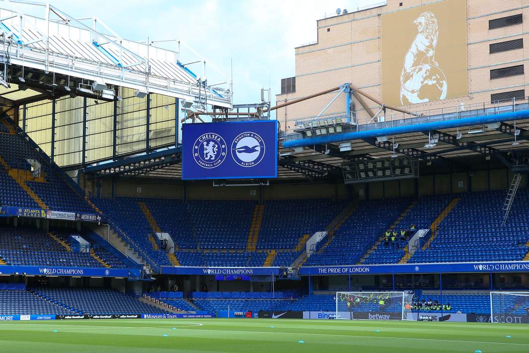 Футбольный стадион