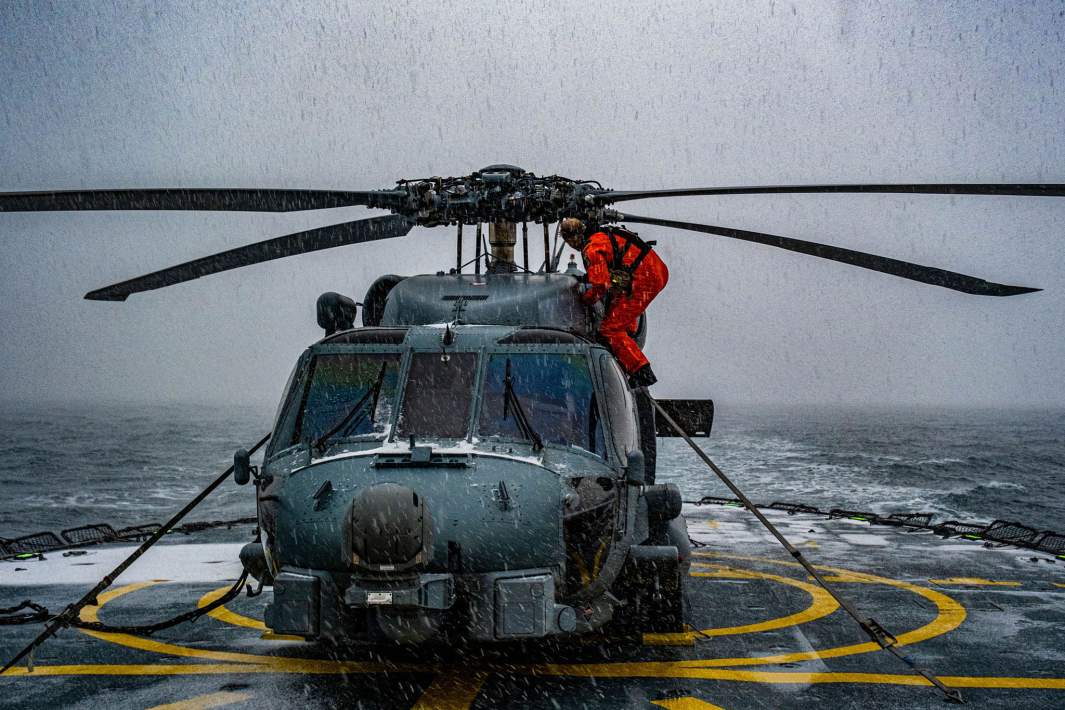 военный вертолет