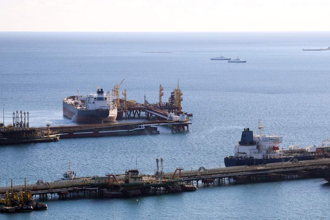 Нефтяные танкеры в порту 