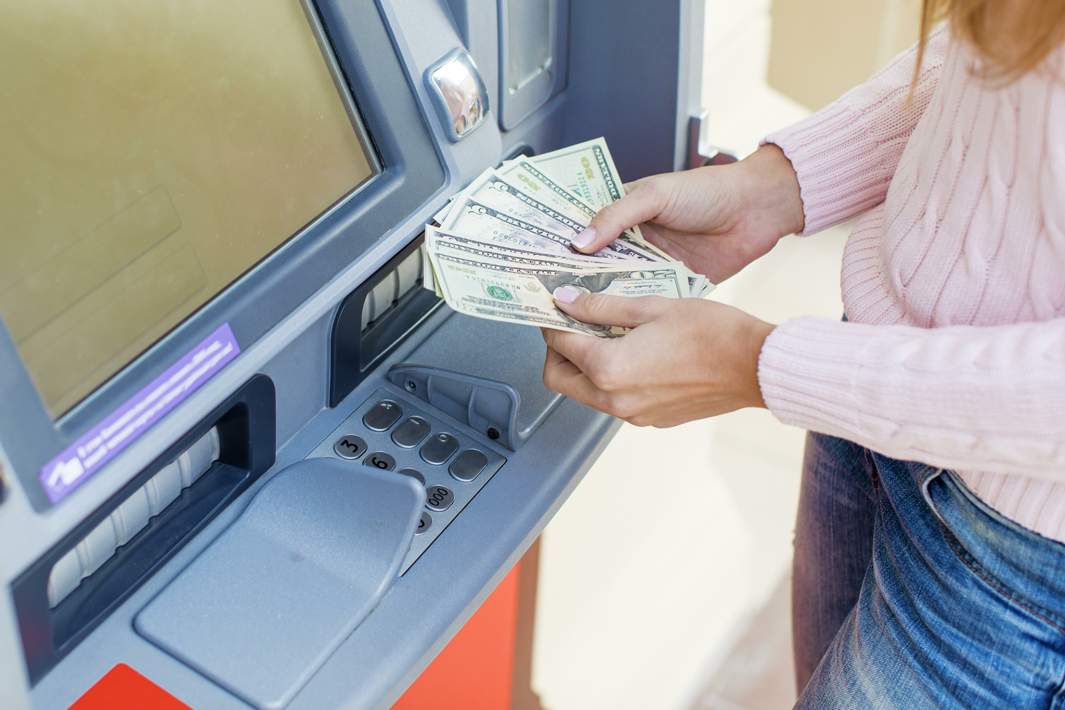 Доллар в руках 