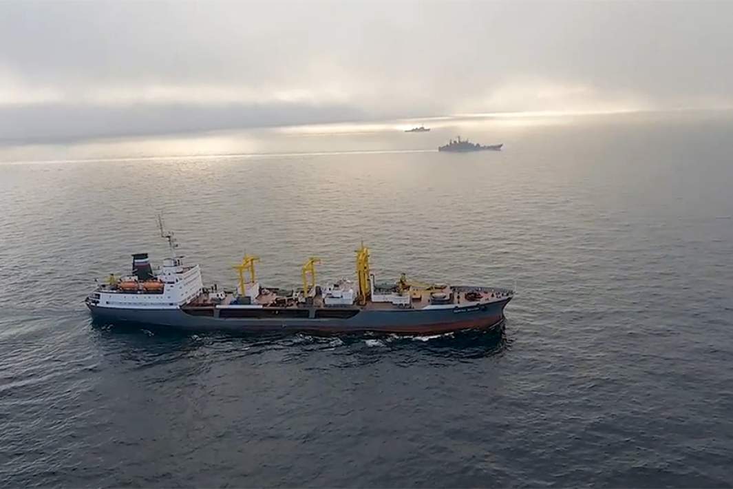 Корабли Северного флота ВМФ России во время совместных военных учений России и Белоруссии «Запад-2025»