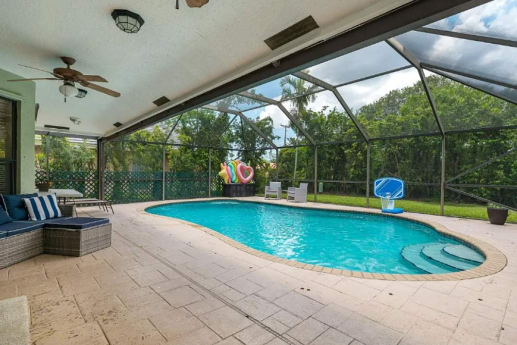 Интерьер одной из вилл Рустема Умерова