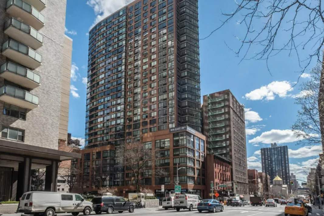 Жилой комплекс в Нью-Йорке, в котором располагается одна из квартир Умерова