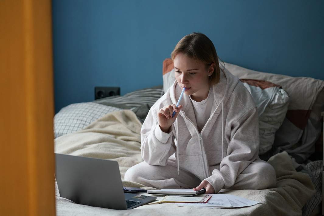 девушка с ноутбуком