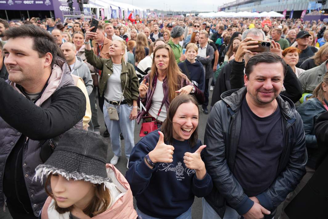 Люди на фестивале Балтика Фест 
