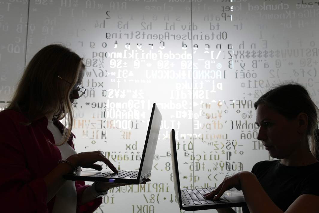 Разработчики