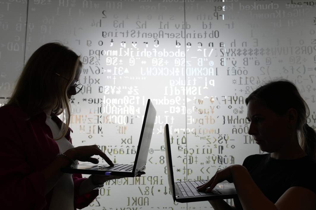 Программисты за работой 