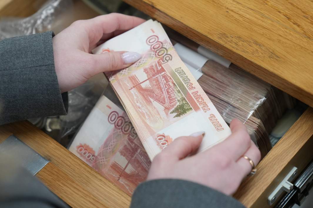 Денежные купюры рубли