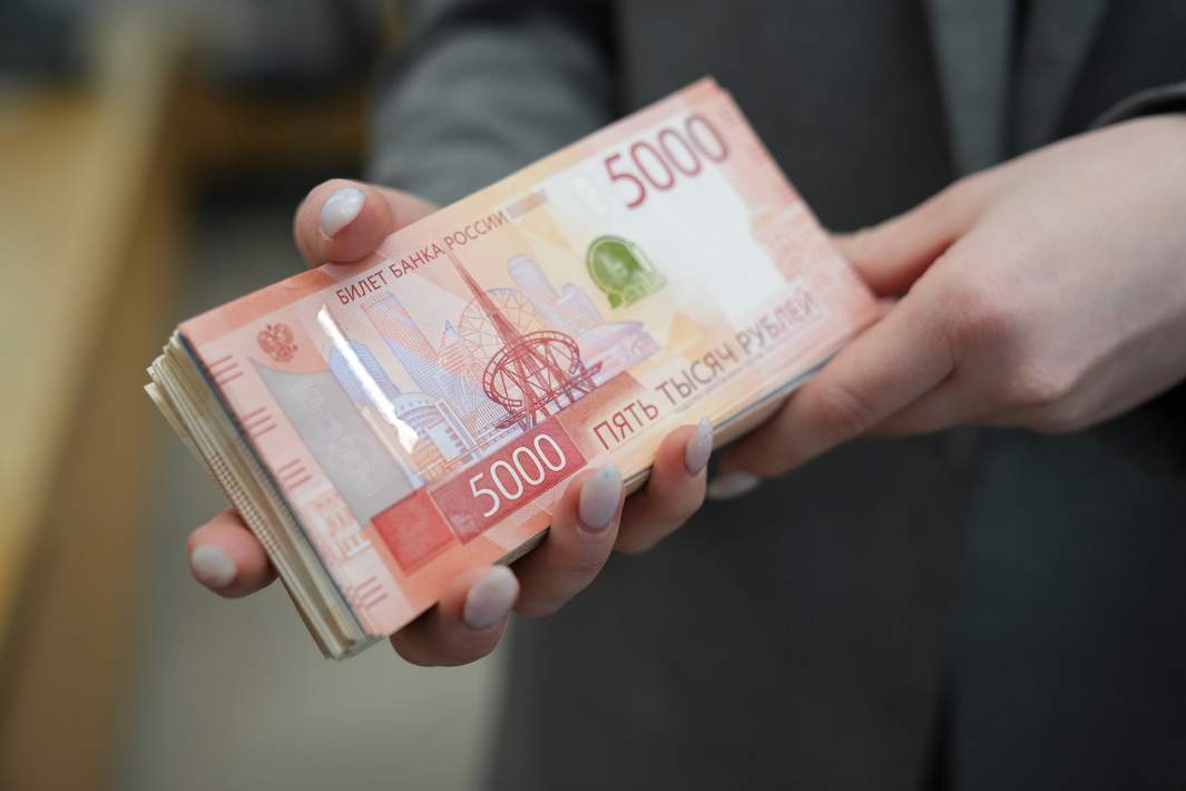 Денежные купюры рубли