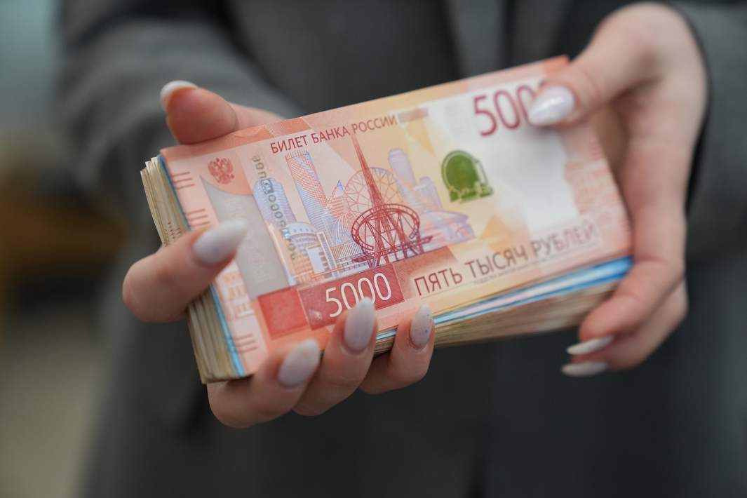 Денежные купюры рубли