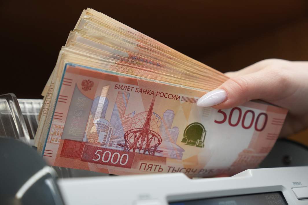 Денежные купюры рубли