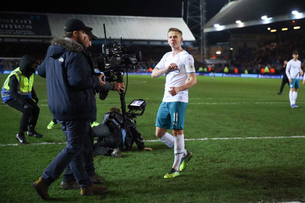 Футболист на поле во время матча