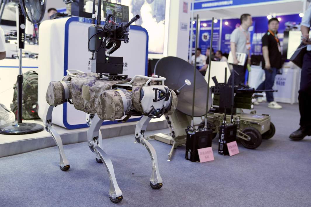 собака робот