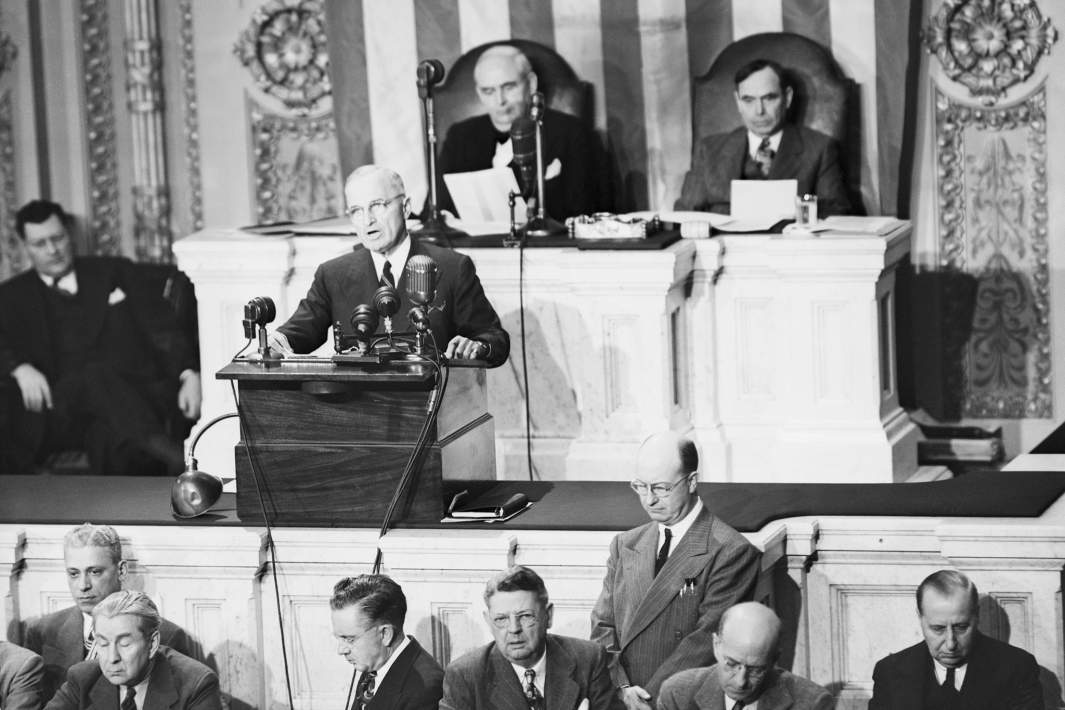 Президент США Гарри Трумэн выступает в Конгрессе. 1947 год