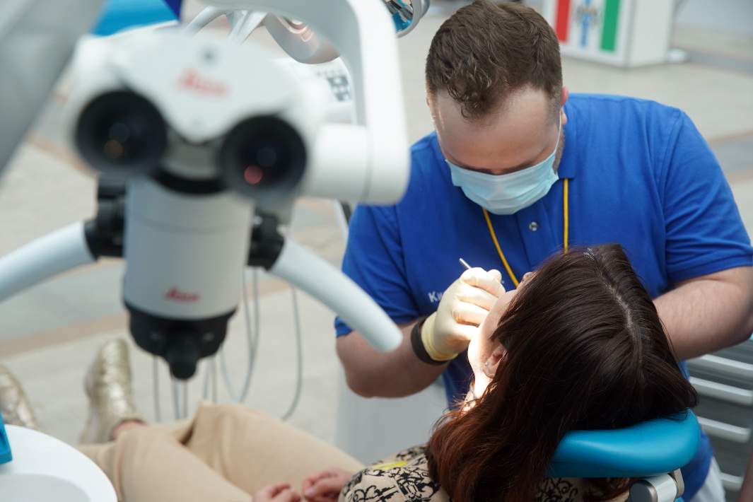 Стоматолог