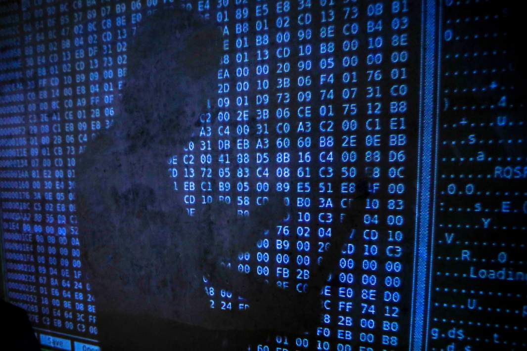 Хакер за работой 