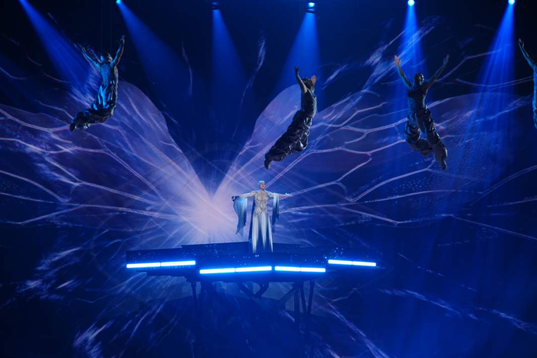 Настя Кравченко (Белоруссия) выступает на международном музыкальном конкурсе "Интервидение" в Москве