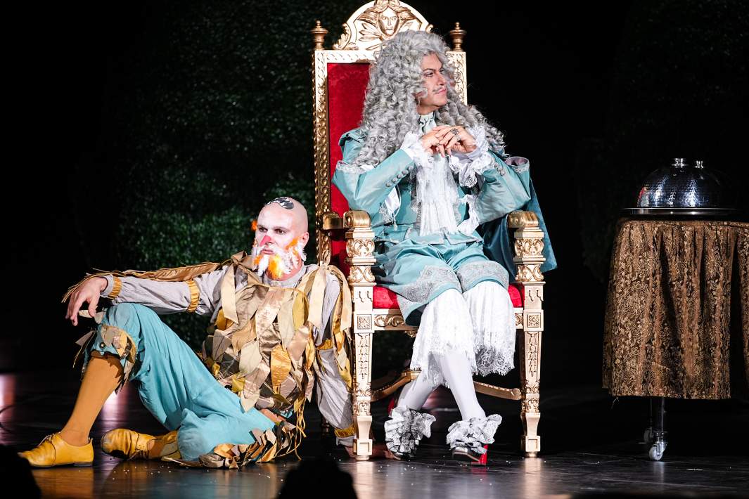 Андрей Кислицын в роли Шута и Максим Николаев (Николай Цискаридзе) в роли короля Франции Людовика Великого в пресс-показе спектакля Юрия Квятковского «Кабала святош»