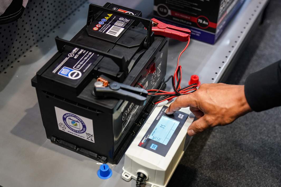 Проверка автомобильного аккумулятора