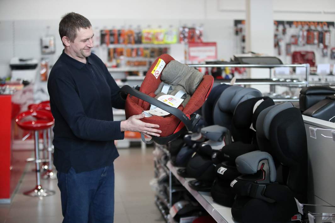 Детские автокресла в магазине