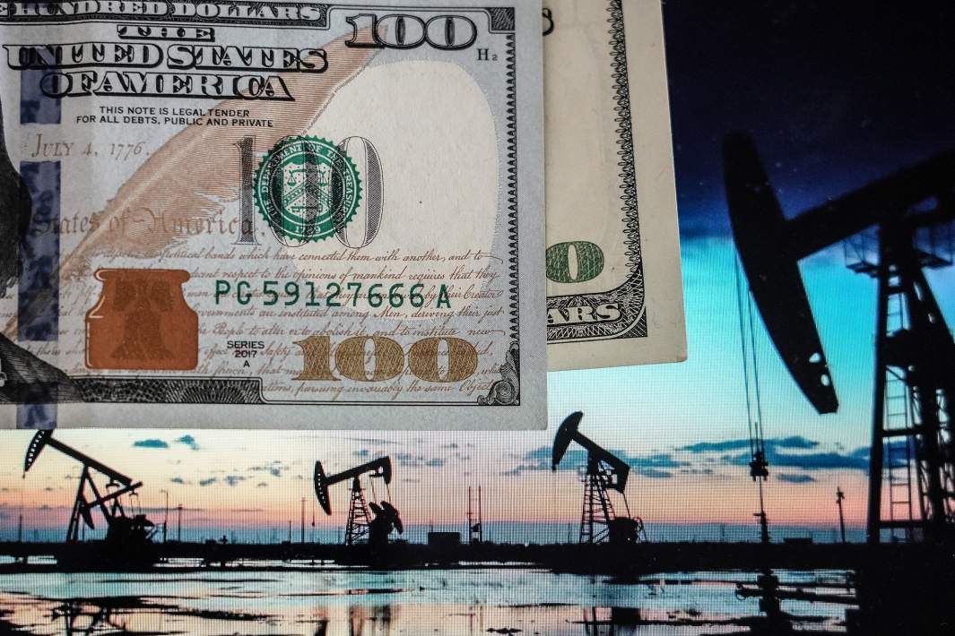 Доллар на фоне нефтяных качалок 