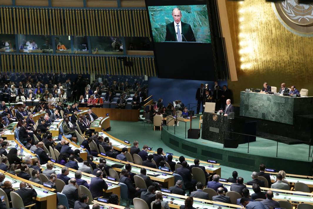 28 сентября 2015. Президент России Владимир Путин выступает на пленарном заседании 70-й сессии Генеральной Ассамблеи ООН в Нью-Йорке.