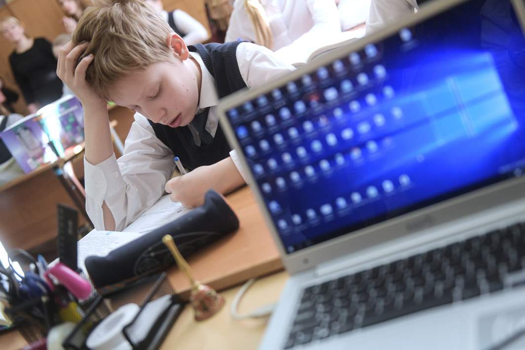 Ученик за партой в московском лицее