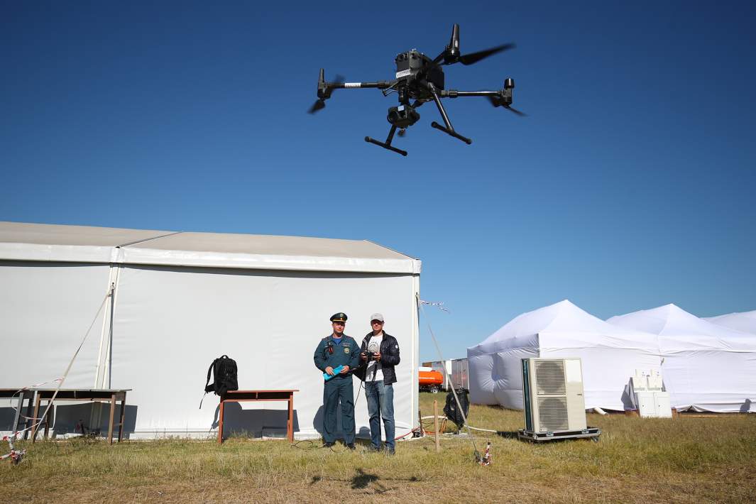 МЧС запускает БПЛА 