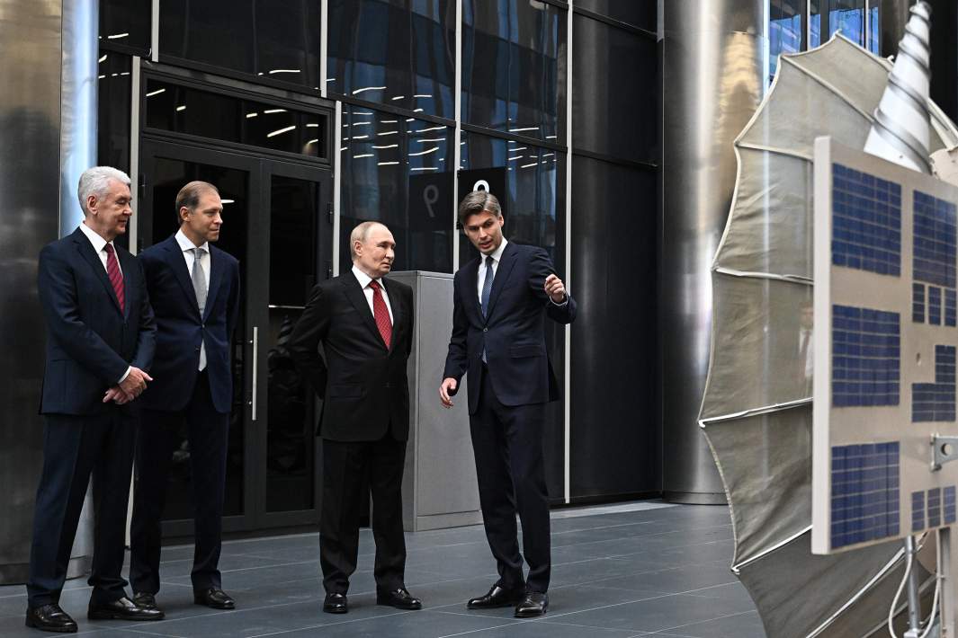 Президент РФ Владимир Путин посещает новый Национальный космический центр в Москве