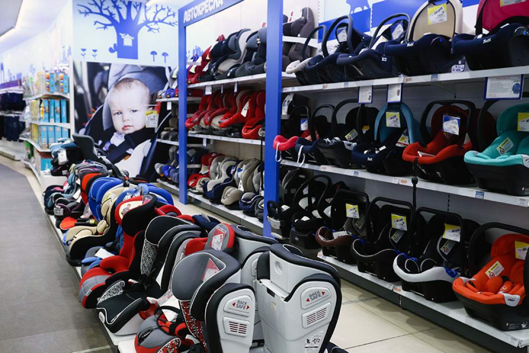 Детские автокресла в магазине