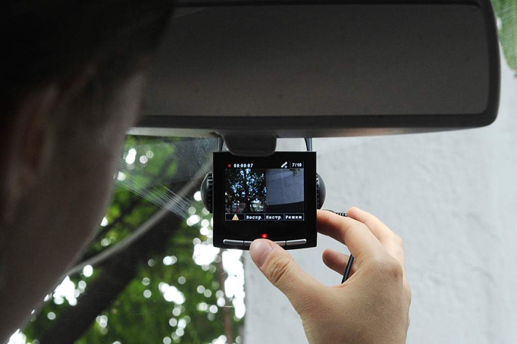 Видеорегистратор в машине 