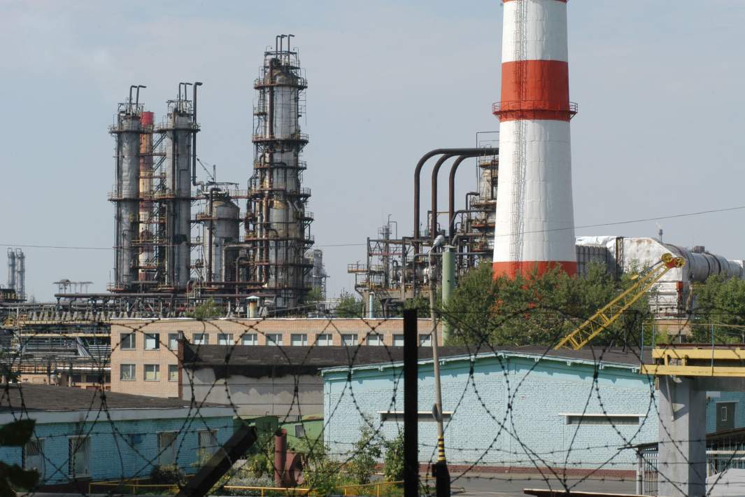 нефть завод