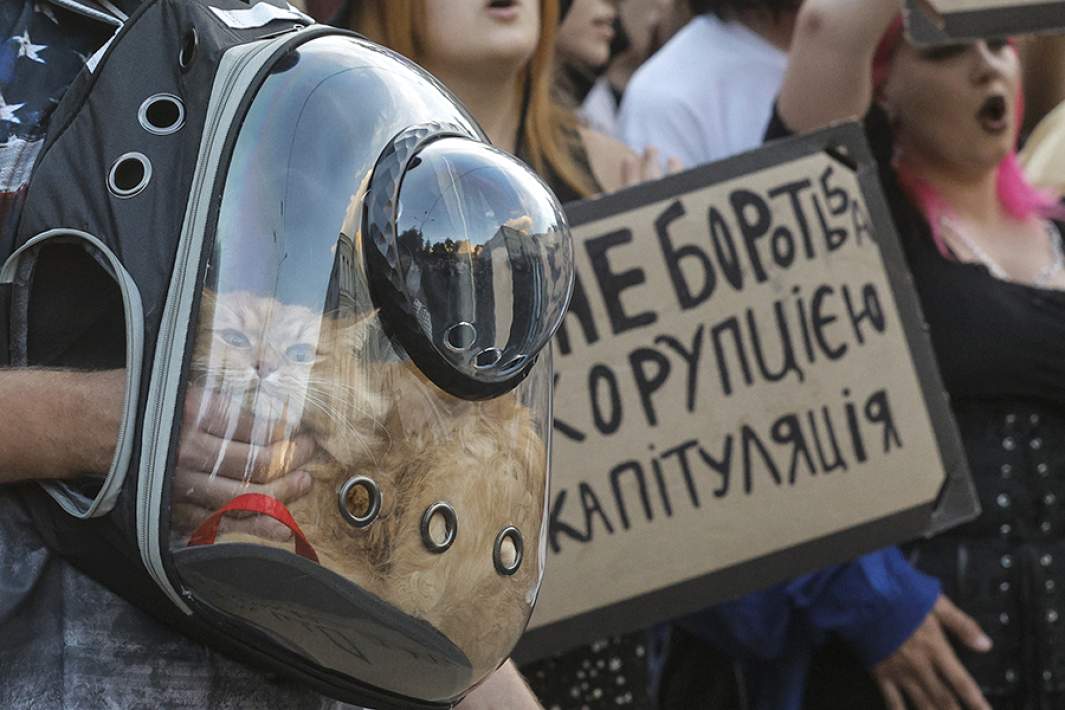 Участники акции против закона о регулировании деятельности антикоррупционных учреждений