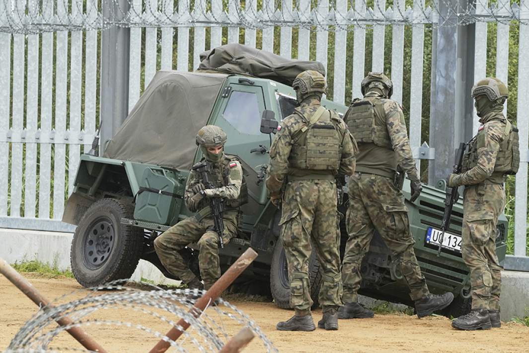 Польские военнослужащие на польско-белорусской границе