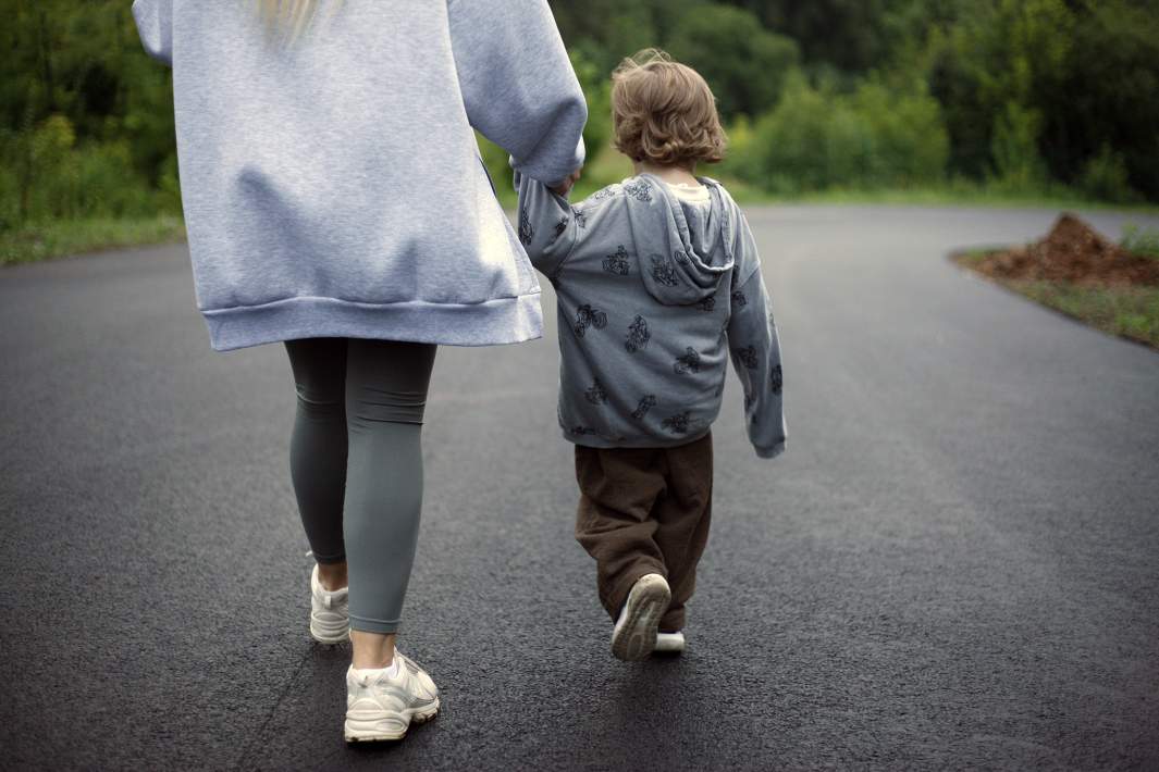 ребенок с мамой