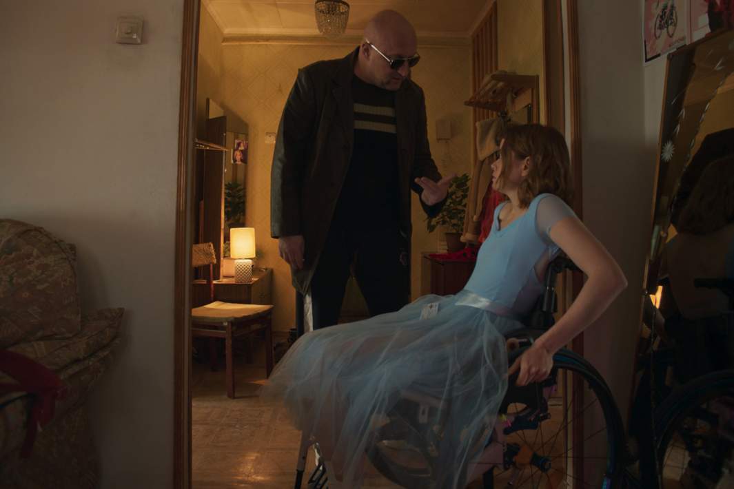 Кадр из сериала «Встать на ноги»